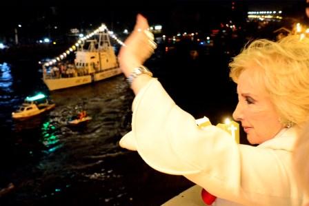 Miles de vecinos celebraron el Día de la Virgen en Tigre
Miles de vecinos celebraron el Día de la Virgen en Tigre