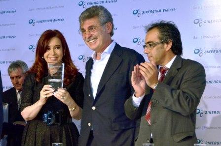 El Intendente Sandro Guzmán estuvo presente en el acto de inauguración, que fue encabezado por la Presidenta de la Nación Cristina Fernández El Intendente Sandro Guzmán estuvo presente en el acto de inauguración, que fue encabezado por la Presidenta de la Nación Cristina Fernández