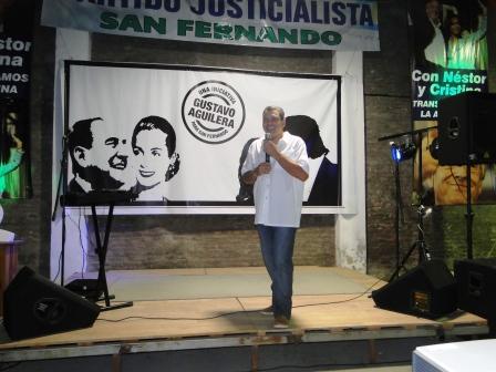 Aguilera festejó el fin de año con vecinos y militantes de San Fernando Aguilera festejó el fin de año con vecinos y militantes de San Fernando
