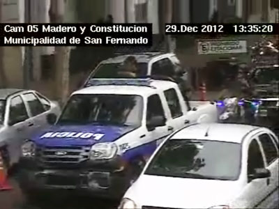 Las Patrullas de San Fernando sorprenden a ladrón dentro de un vehículo Las Patrullas de San Fernando sorprenden a ladrón dentro de un vehículo