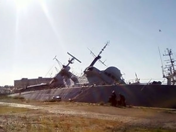 El destructor ARA Santísima Trinidad se hunde en la base naval de Puerto Belgrano El destructor ARA Santísima Trinidad se hunde en la base naval de Puerto Belgrano