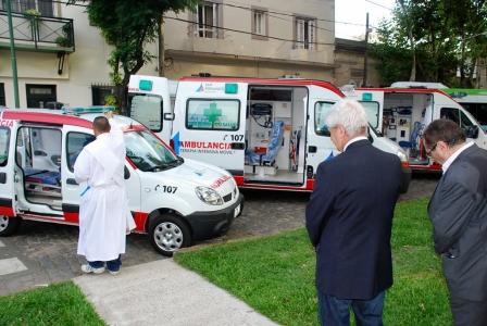 Andreotti presentó tres ambulancias y un minibús para las áreas de Cultura, Educación y Contención Social Andreotti presentó tres ambulancias y un minibús para las áreas de Cultura, Educación y Contención Social