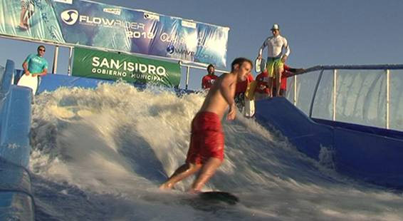 En San Isidro, se disfrutaron deportes acuáticos en una ola artificial gigante En San Isidro, se disfrutaron deportes acuáticos en una ola artificial gigante