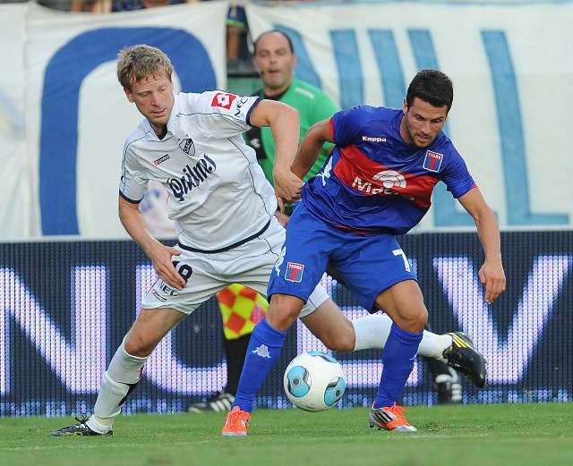 Quilmes buscó el triunfo, pero la defensa de Tigre y su propia impotencia se lo impidieron Quilmes buscó el triunfo, pero la defensa de Tigre y su propia impotencia se lo impidieron
