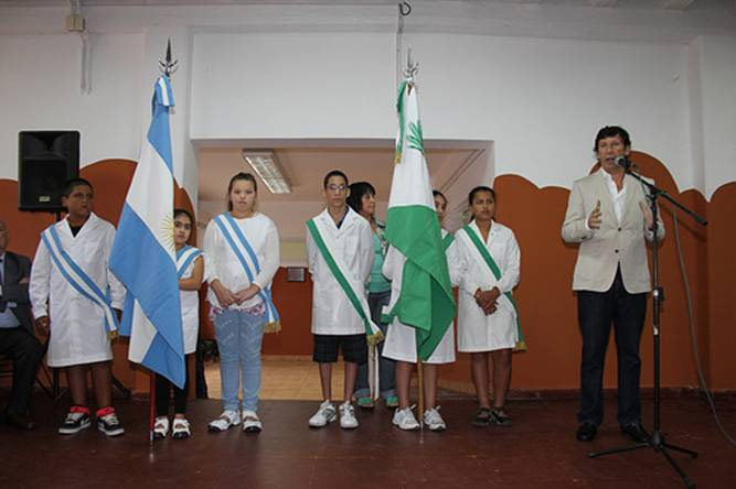 Posse presidió el inicio de clases en la escuela Malvinas de Beccar Posse presidió el inicio de clases en la escuela Malvinas de Beccar
