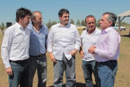 Los intendentes Jorge Macri (Vicente López), Gustavo Posse (San Isidro) y Jesús Cariglino (Malvinas Argentinas), junto a los referentes del PRO Miguel Del Sel (Santa Fé) y Héctor Baldassi (Córdoba), durante la visita a Expoagro, en Baradero. Los intendentes Jorge Macri (Vicente López), Gustavo Posse (San Isidro) y Jesús Cariglino (Malvinas Argentinas), junto a los referentes del PRO Miguel Del Sel (Santa Fé) y Héctor Baldassi (Córdoba), durante la visita a Expoagro, en Baradero.