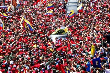 Los restos de Hugo Chávez son despedidos por una multidud Los restos de Hugo Chávez son despedidos por una multidud