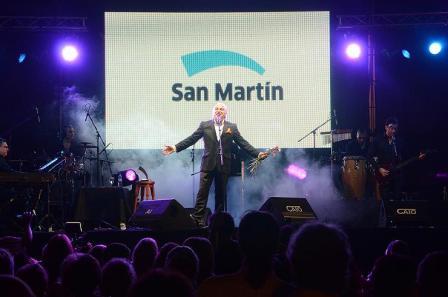 El Paz Martínez cantó ante miles de vecinos por los 112 años de Villa Maipú