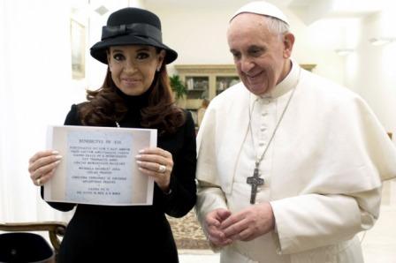 En 32 tuits corridos, la Presidenta hizo una crónica de su viaje a Roma y de su reunión con el Papa En 32 tuits corridos, la Presidenta hizo una crónica de su viaje a Roma y de su reunión con el Papa