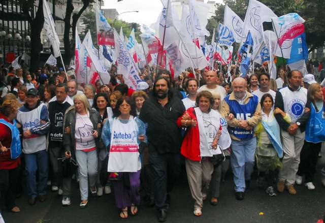 Docentes bonaerenses anunciaron 96 horas de paro y el gobierno provincial dictó conciliación obligatoria Docentes bonaerenses anunciaron 96 horas de paro y el gobierno provincial dictó conciliación obligatoria