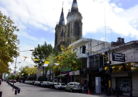 En vísperas de Pascua, San Fernando viste a sus parroquias con los colores papales En vísperas de Pascua, San Fernando viste a sus parroquias con los colores papales