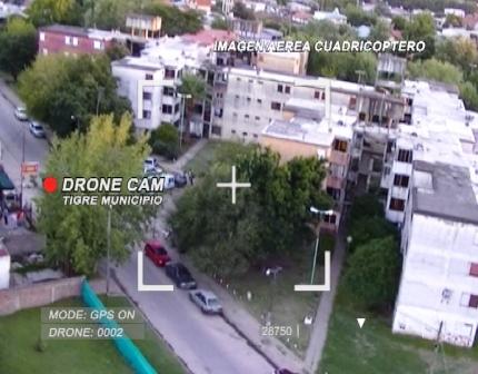 Cámaras y sobrevuelo no tripulado para un allanamiento por drogas Cámaras y sobrevuelo no tripulado para un allanamiento por drogas