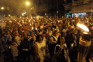 Masiva marcha docente reclama la reapertura de la negociación salarial Masiva marcha docente reclama la reapertura de la negociación salarial