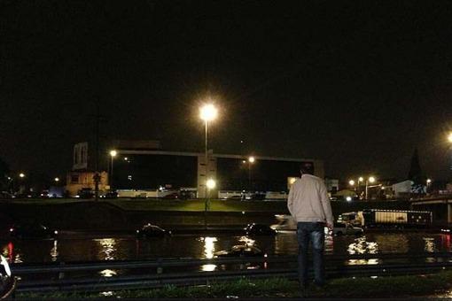 Debido a las intensas lluvias, se inundó la autopista Panamericana Debido a las intensas lluvias, se inundó la autopista Panamericana
