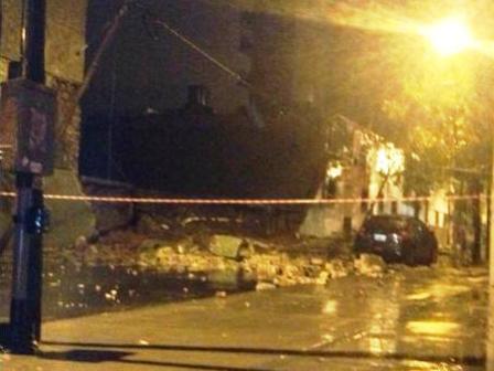 Por la tormenta se derrumbó la medianera del colegio San Martín de Tours en San Fernando Por la tormenta se derrumbó la medianera del colegio San Martín de Tours en San Fernando