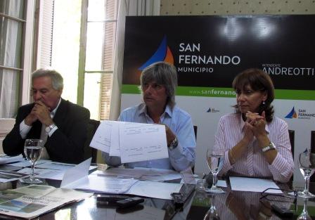 la Secretaria de Educación, Cultura y Contención Social, Alicia Aparicio, junto al Secretario de Obras Públicas, Gastón D´ Aquino, y el Secretario de Gobierno Eduardo Barbieri la Secretaria de Educación, Cultura y Contención Social, Alicia Aparicio, junto al Secretario de Obras Públicas, Gastón D´ Aquino, y el Secretario de Gobierno Eduardo Barbieri