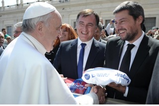 El Presidente de San Lorenzo y otros directivos visitaron al Papa Francisco en el Vaticano El Presidente de San Lorenzo y otros directivos visitaron al Papa Francisco en el Vaticano