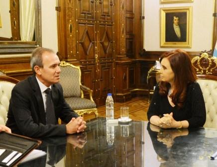 La presidenta Cristina Fernández de Kirchner recibió hoy al titular de Ford Argentina y Chile, Enrique Alemañy La presidenta Cristina Fernández de Kirchner recibió hoy al titular de Ford Argentina y Chile, Enrique Alemañy