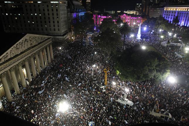 Masiva movilización en todo el país contra el gobierno Nacional. Masiva movilización en todo el país contra el gobierno Nacional.