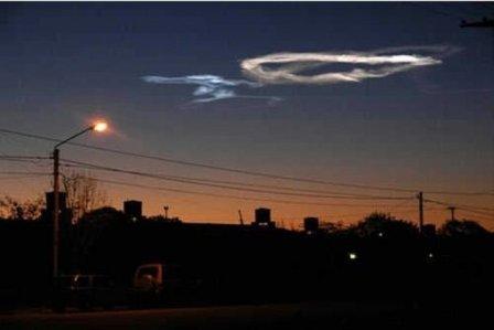 Una bola de fuego surcó el cielo e iluminó la noche del norte Argentino Una bola de fuego surcó el cielo e iluminó la noche del norte Argentino