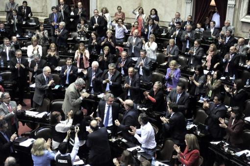 En una sesión caliente, el Kirchnerismo logró aprobar reformas en magistratura y devolvió proyecto al senado En una sesión caliente, el Kirchnerismo logró aprobar reformas en magistratura y devolvió proyecto al senado