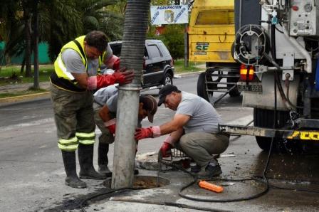 El Municipio de San Fernando realiza tareas de limpieza en los sumideros de la Av. Avellaneda El Municipio de San Fernando realiza tareas de limpieza en los sumideros de la Av. Avellaneda