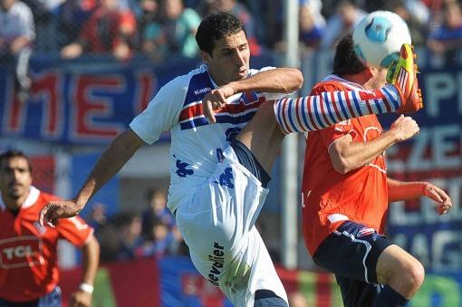 Tigre perdió con Independiente y continúa con su pobre cosecha en el torneo local Tigre perdió con Independiente y continúa con su pobre cosecha en el torneo local