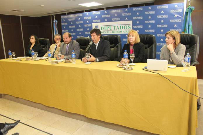 Posse inauguró en La Plata una charla sobre violencia de género Posse inauguró en La Plata una charla sobre violencia de género