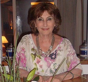La directora-fundadora del tradicional Colegio Dardo Rocha, de San Isidro, master coach profesional y directora de la Escuela de Comunicación Ontológica (ECO), Esther Peluffo La directora-fundadora del tradicional Colegio Dardo Rocha, de San Isidro, master coach profesional y directora de la Escuela de Comunicación Ontológica (ECO), Esther Peluffo