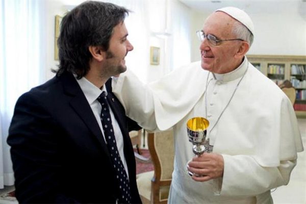 El Papa Francisco recibió al platero Argentino Adrian Pallarols El Papa Francisco recibió al platero Argentino Adrian Pallarols