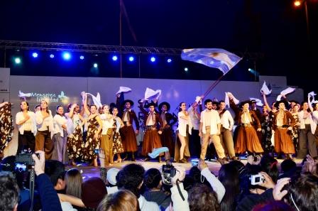 San Fernando cerró los festejos del 25 de Mayo con el dúo Coplanacu San Fernando cerró los festejos del 25 de Mayo con el dúo Coplanacu