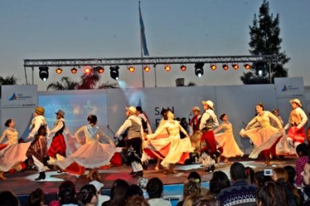 San Fernando cerró los festejos del 25 de Mayo con el dúo Coplanacu San Fernando cerró los festejos del 25 de Mayo con el dúo Coplanacu