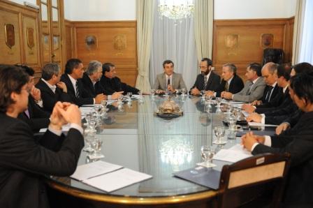 Randazzo acordó con intendentes del Área Metropolitana obras de pasos bajo nivel Randazzo acordó con intendentes del Área Metropolitana obras de pasos bajo nivel