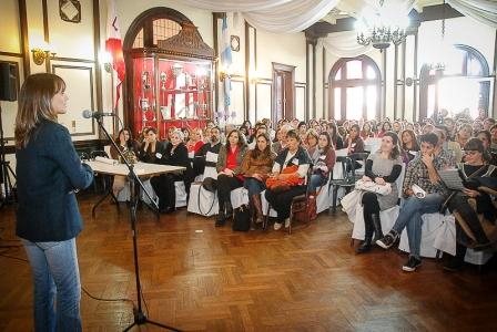 Malena Galmarini habla ante profesionales y trabajadores de la salud Malena Galmarini habla ante profesionales y trabajadores de la salud