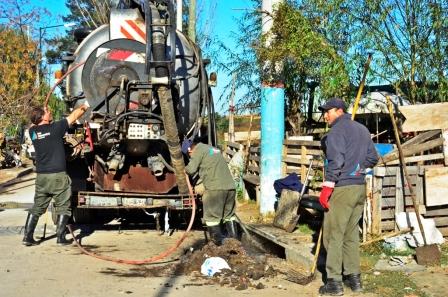 San Fernando realiza trabajos de limpieza en el desagüe del Barrio San Jorge San Fernando realiza trabajos de limpieza en el desagüe del Barrio San Jorge
