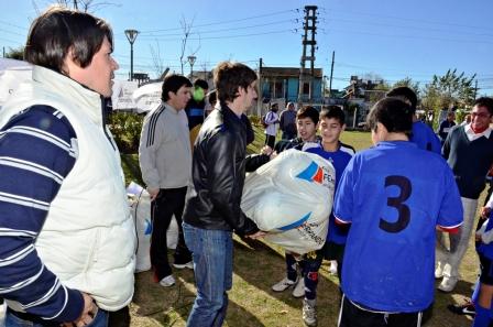 Entregan materiales deportivos a Clubes de la Liga de Fútbol de San Fernando Entregan materiales deportivos a Clubes de la Liga de Fútbol de San Fernando