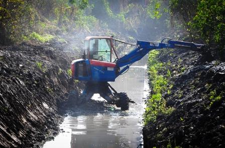 Realizan trabajos de saneamiento en Don Torcuato Realizan trabajos de saneamiento en Don Torcuato