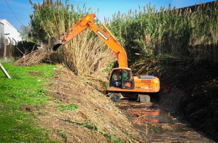 Realizan trabajos de saneamiento en Don Torcuato Realizan trabajos de saneamiento en Don Torcuato