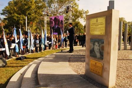 Se homenajeó a Manuel Belgrano y 1400 alumnos de Vicente López prometieron su lealtad a la bandera Se homenajeó a Manuel Belgrano y 1400 alumnos de Vicente López prometieron su lealtad a la bandera