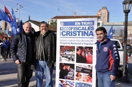 Fernando Chino Navarro, Eduardo Cholo Ancona y Federico Ugo lanzaron la campaña 1000 fiscales para Cristina en la ciudad de Tigre. Fernando Chino Navarro, Eduardo Cholo Ancona y Federico Ugo lanzaron la campaña 1000 fiscales para Cristina en la ciudad de Tigre.