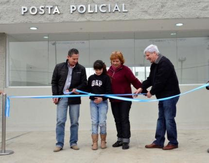 Luis Andreotti inauguró una nueva Posta Policial y una plaza, en el barrio Hardoy Luis Andreotti inauguró una nueva Posta Policial y una plaza, en el barrio Hardoy
