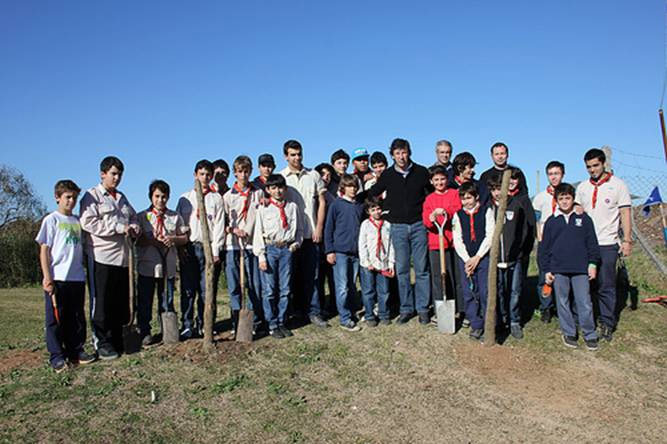 Más de 140 scouts plantaron árboles en el bajo de San Isidro Más de 140 scouts plantaron árboles en el bajo de San Isidro