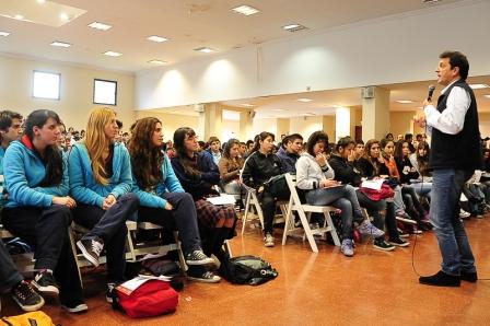 Más de 4.000 alumnos de los últimos años de secundaria se sumaron al programa Más de 4.000 alumnos de los últimos años de secundaria se sumaron al programa