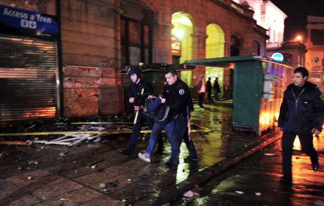 Un total de 15 detenidos por los incidentes y destrozos en constitución Un total de 15 detenidos por los incidentes y destrozos en constitución