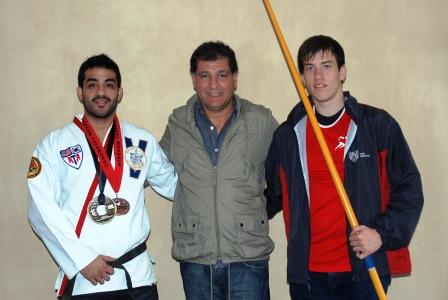 El taekwondista Adrián Affif, vecino de Rincón de Milberg, y el lanzador de jabalina Jonathan Geistt, de Benavídez, recibieron el apoyo económico del Municipio El taekwondista Adrián Affif, vecino de Rincón de Milberg, y el lanzador de jabalina Jonathan Geistt, de Benavídez, recibieron el apoyo económico del Municipio