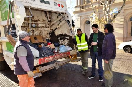 El Municipio de San Fernando realiza la recolección de basura con la flota de camiones propia El Municipio de San Fernando realiza la recolección de basura con la flota de camiones propia