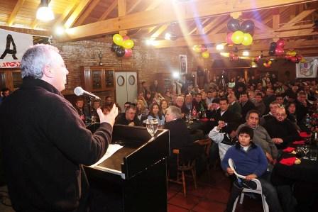 Julio Zamora, habla ante represenatantes de las distintas organizaciones gremiales de zona norte Julio Zamora, habla ante represenatantes de las distintas organizaciones gremiales de zona norte
