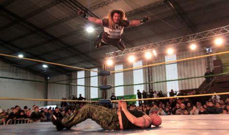 100% Lucha llenó el microestadio de Platense con una exhibición a beneficio del pequeño Ciro 100% Lucha llenó el microestadio de Platense con una exhibición a beneficio del pequeño Ciro