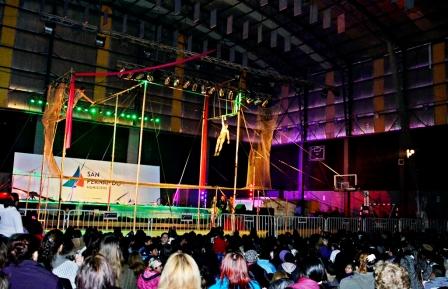Los vecinos de San Fernando disfrutaron de un gran show de circo por el cierre de las colonias Los vecinos de San Fernando disfrutaron de un gran show de circo por el cierre de las colonias