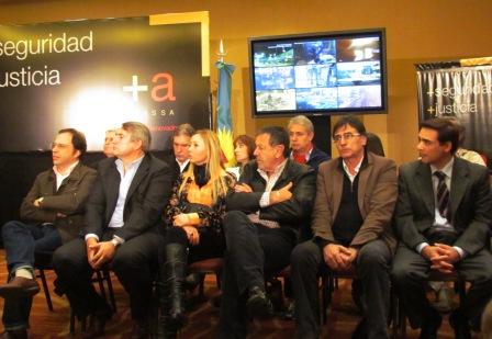 El primer candidato a diputado nacional del Frente Renovador, Sergio Massa, presentó las medidas legislativas de seguridad El primer candidato a diputado nacional del Frente Renovador, Sergio Massa, presentó las medidas legislativas de seguridad